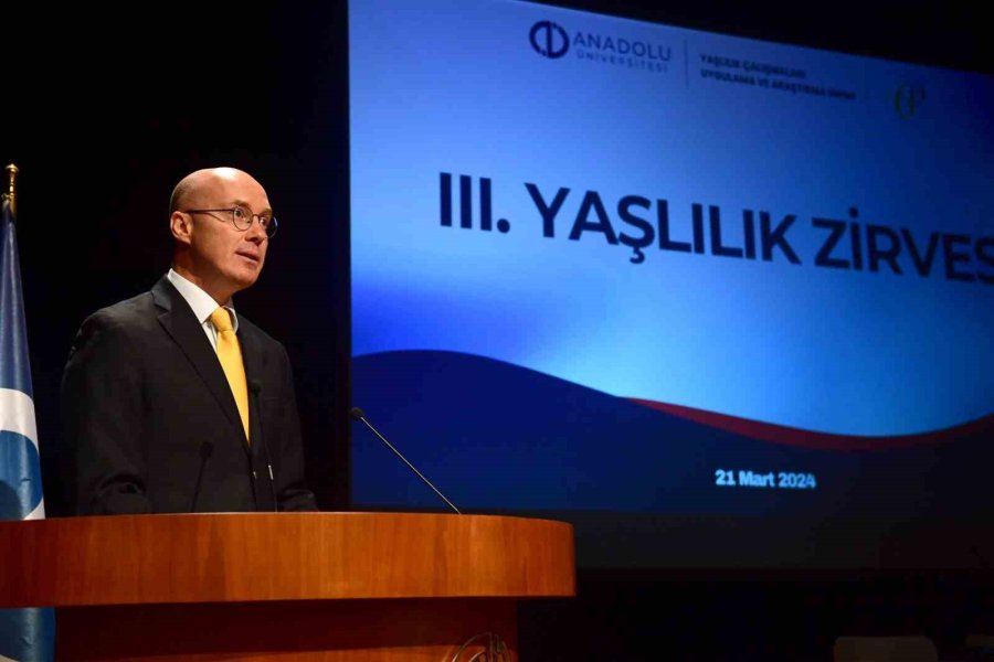 Tazelenme Üniversitesi Iıı. Yaşlılık Zirvesi’nde Bir Araya Geldi