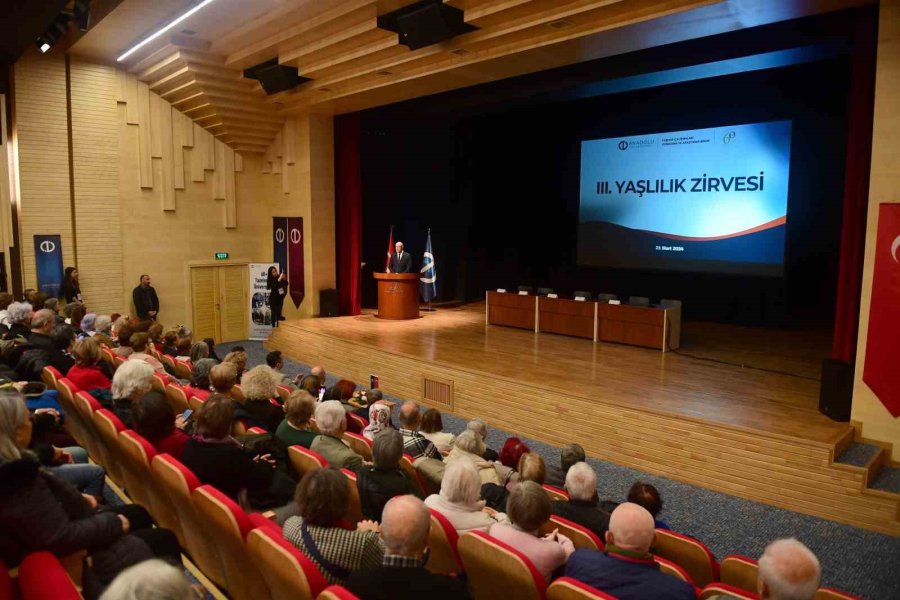 Tazelenme Üniversitesi Iıı. Yaşlılık Zirvesi’nde Bir Araya Geldi