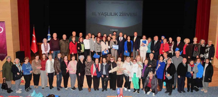 Tazelenme Üniversitesi Iıı. Yaşlılık Zirvesi’nde Bir Araya Geldi