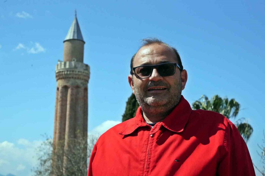 Gece Nüfusu 10 Bine Çıkan 83 Seçmenli Mahallede Muhtarlık İçin 3 Aday Yarışıyor