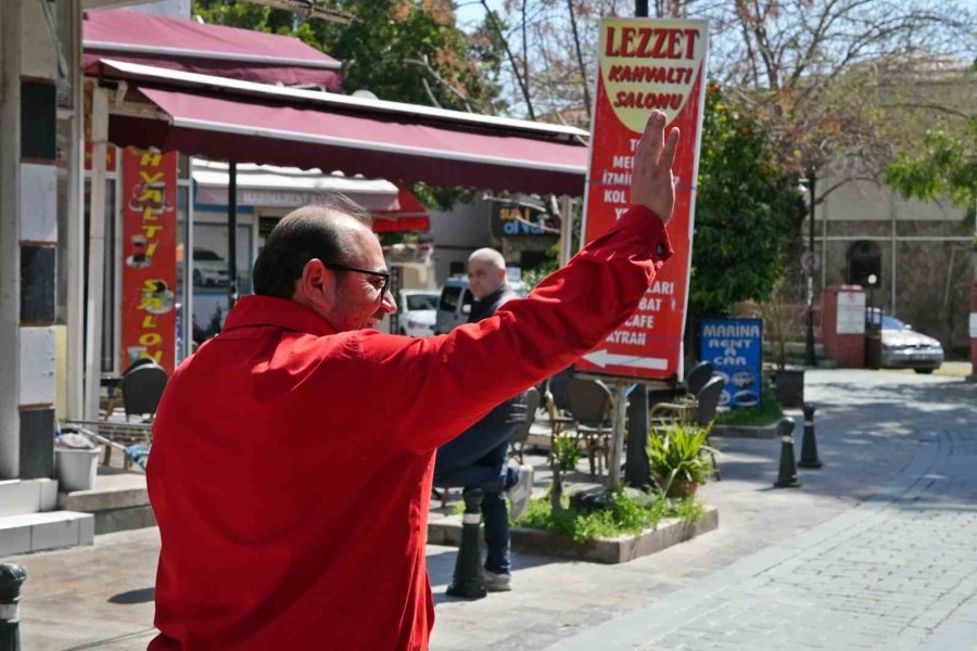 Gece Nüfusu 10 Bine Çıkan 83 Seçmenli Mahallede Muhtarlık İçin 3 Aday Yarışıyor