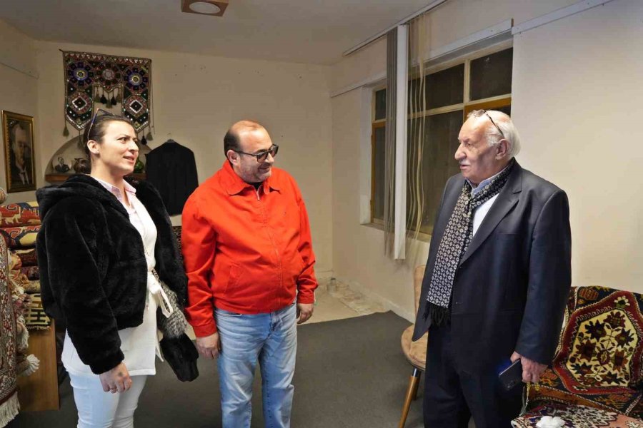 Gece Nüfusu 10 Bine Çıkan 83 Seçmenli Mahallede Muhtarlık İçin 3 Aday Yarışıyor