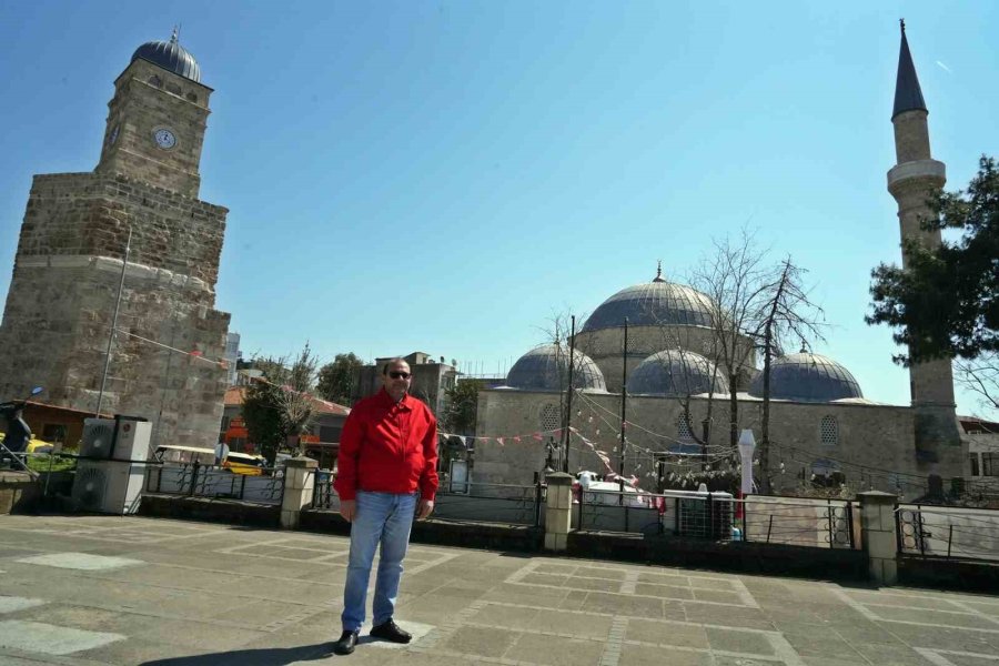Gece Nüfusu 10 Bine Çıkan 83 Seçmenli Mahallede Muhtarlık İçin 3 Aday Yarışıyor