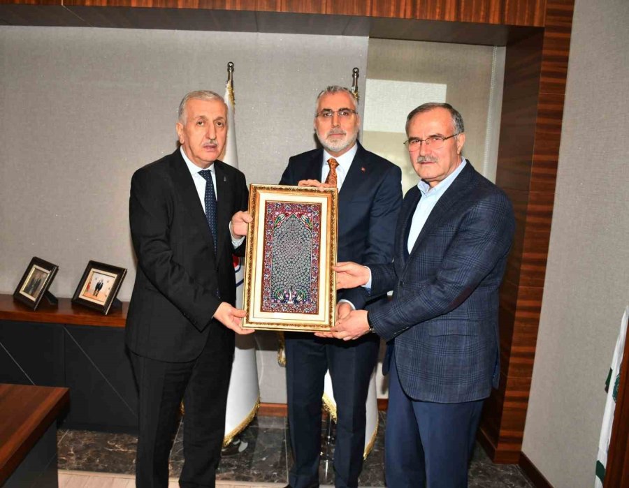 Bakan Işıkhan: "bu Yüzyılı Sizlerin De Desteğiyle Emeğin, Üretimin, Çalışmanın Yüzyılı Yapacağız"