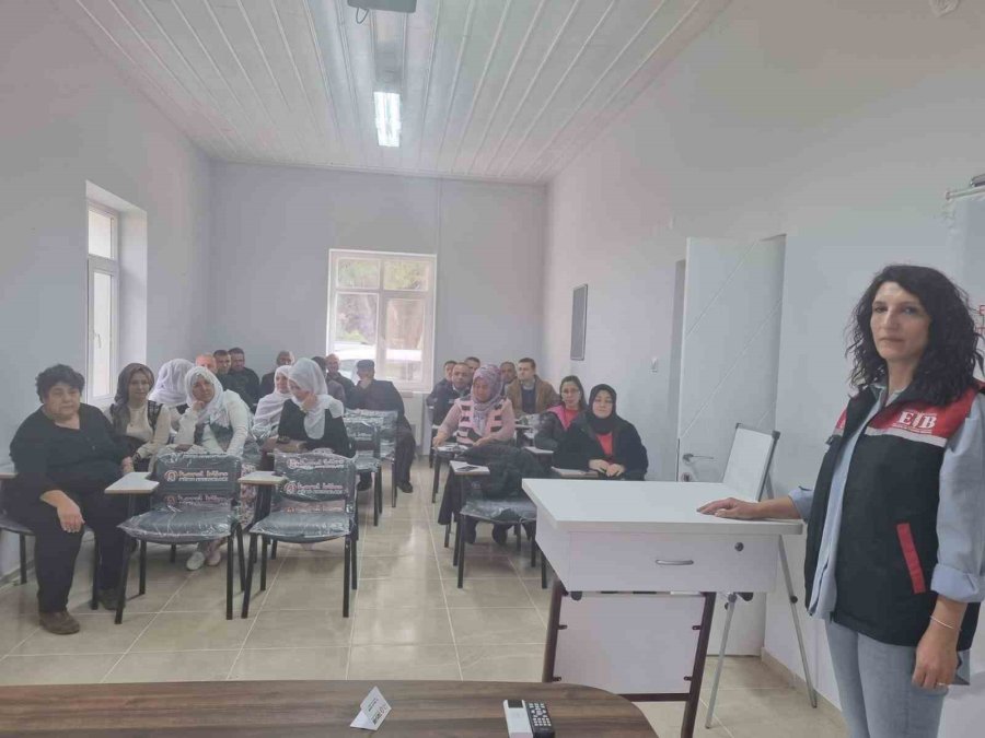 Eskişehir Sarıcakaya’da Tarımda Kalıntı İle Mücadele Kapsamında Bilgilendirme Toplantısı Düzenlendi