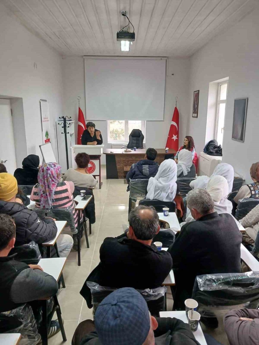 Eskişehir Sarıcakaya’da Tarımda Kalıntı İle Mücadele Kapsamında Bilgilendirme Toplantısı Düzenlendi