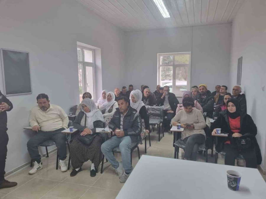 Eskişehir Sarıcakaya’da Tarımda Kalıntı İle Mücadele Kapsamında Bilgilendirme Toplantısı Düzenlendi