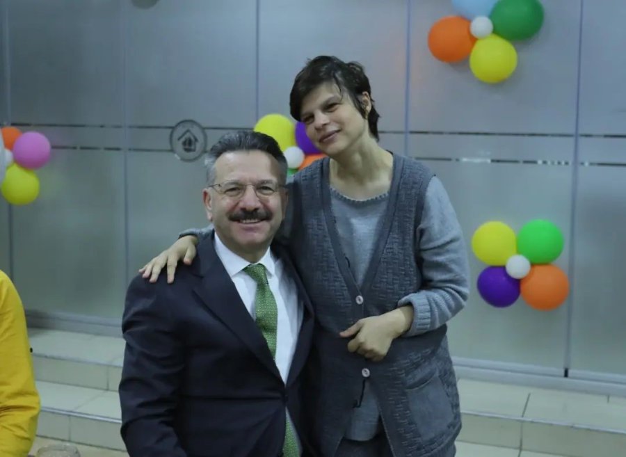 Vali Hüseyin Aksoy Down Sendromlu Çocuklar Ve Aileleriyle Bir Araya Geldi