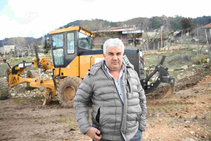 Konyaaltı’da Bozuk Yollarda Hummalı Çalışma