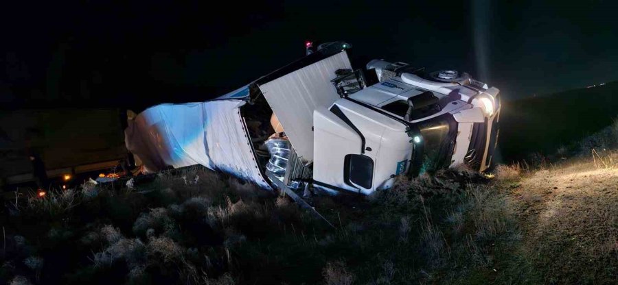 Konya’da Tır Devrildi: 1 Yaralı