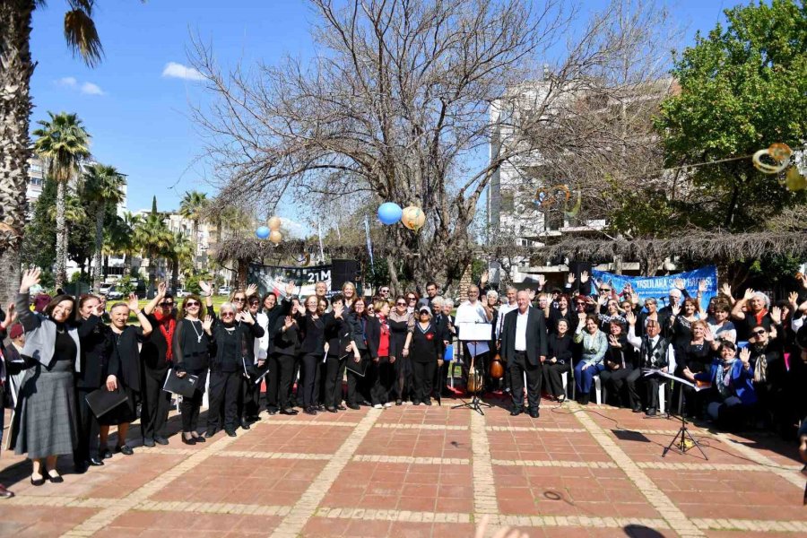 Yaşlı Korosundan Müzik Şöleni