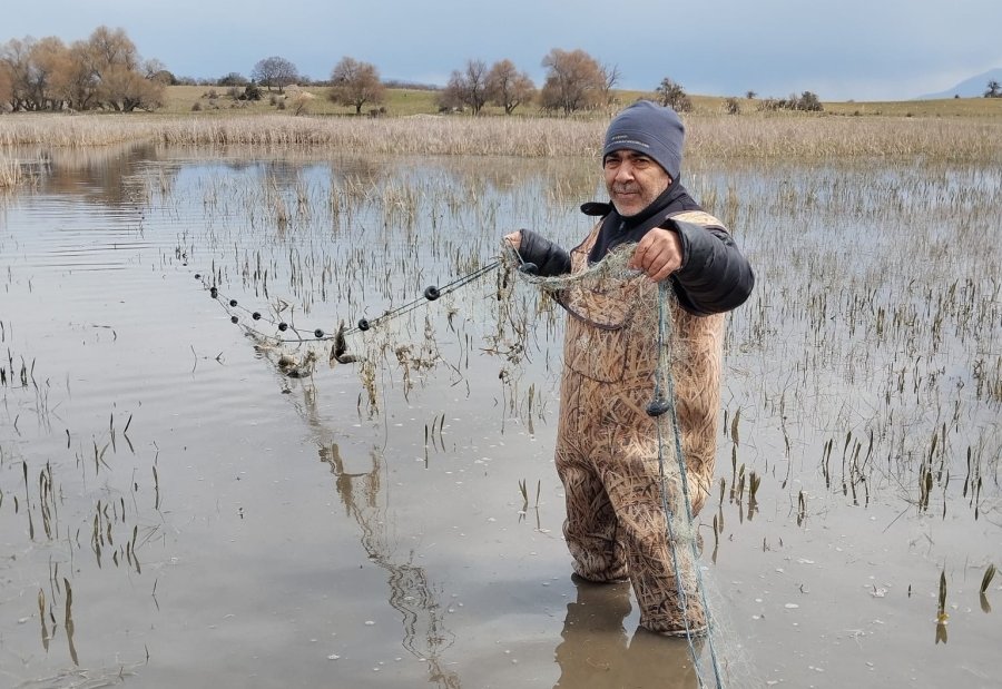 Av Yasağına Rağmen Göllere Serilen Balıkçı Ağları Ve Pinterler Toplanıyor