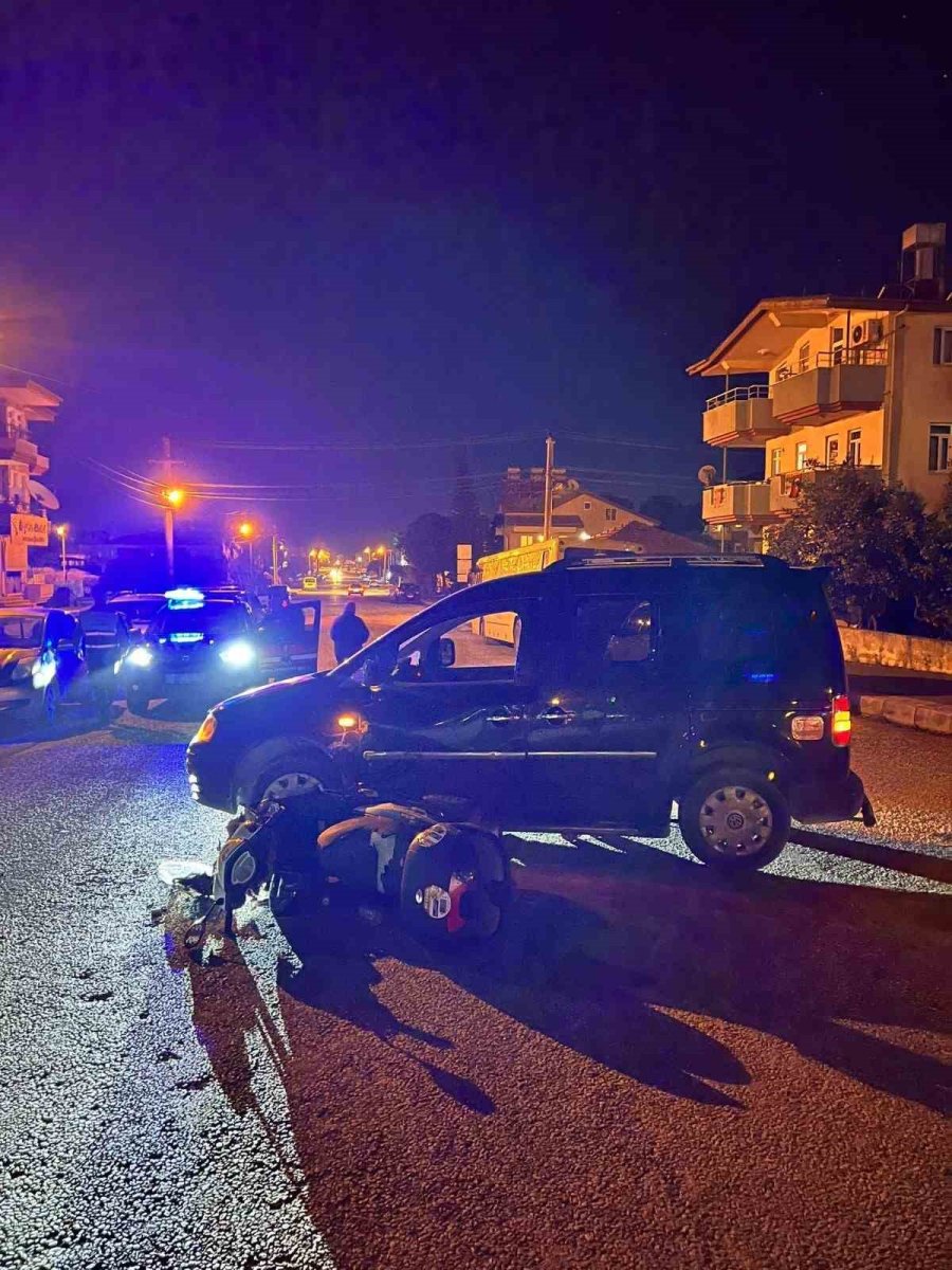 Otomobille Çarpışan Motosiklet Sürücüsü Yaralandı