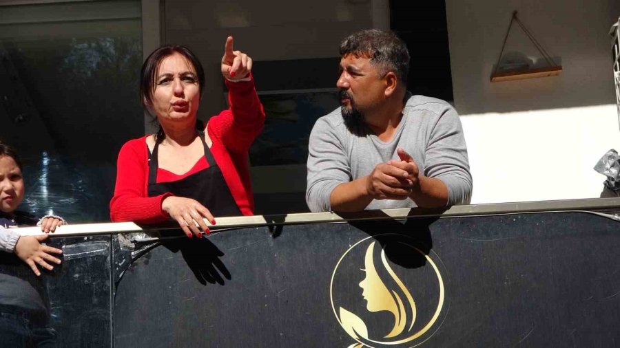 Park Halindeki Otomobile Elektrikli Bisikletle Çarpan Çocuk Ağır Yaralandı