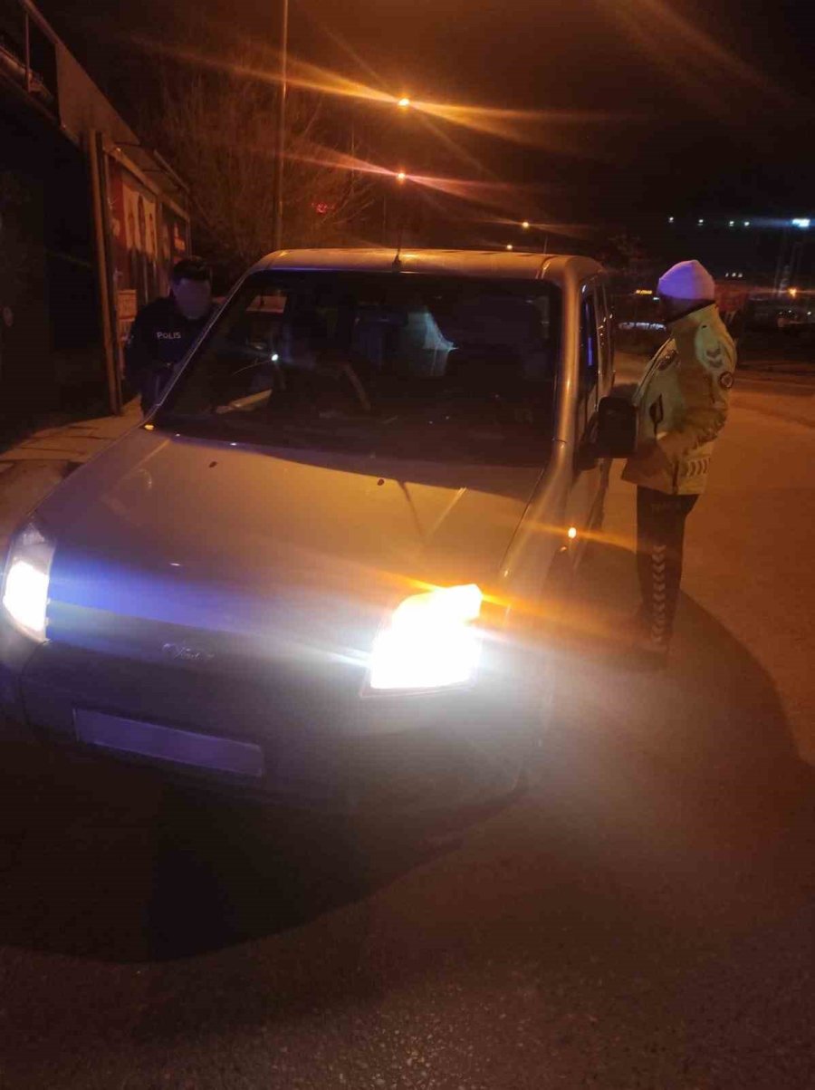Gece Saatlerinde Yapılan Trafik Uygulamasında 213 Bin 177 Tl Ceza Kesildi