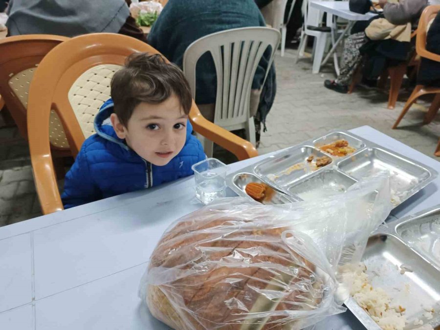 Karaören’de 2005 Yılında Başlatan Toplu İftar Geleneği Sürüyor