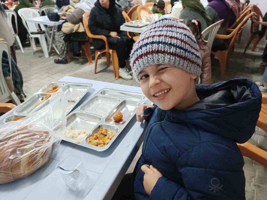 Karaören’de 2005 Yılında Başlatan Toplu İftar Geleneği Sürüyor