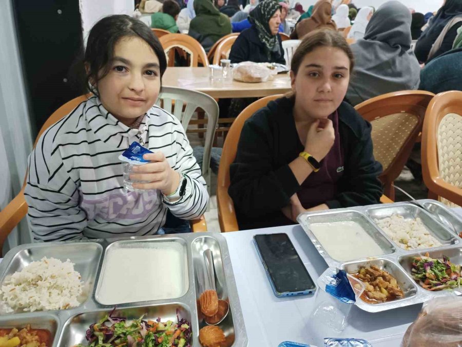 Karaören’de 2005 Yılında Başlatan Toplu İftar Geleneği Sürüyor