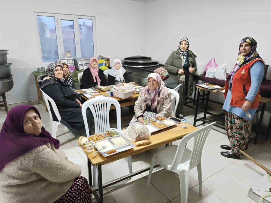 Karaören’de 2005 Yılında Başlatan Toplu İftar Geleneği Sürüyor