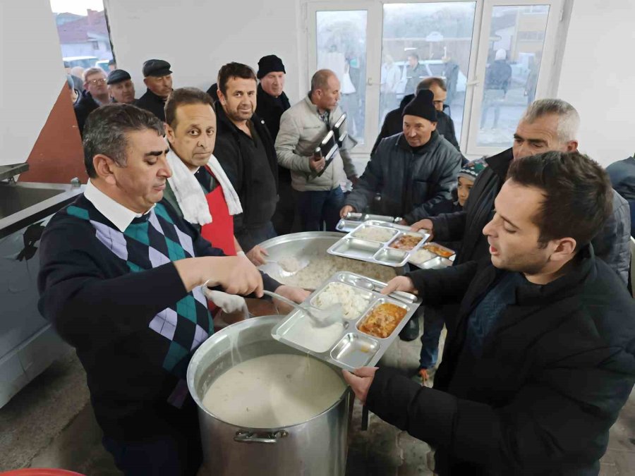 Karaören’de 2005 Yılında Başlatan Toplu İftar Geleneği Sürüyor