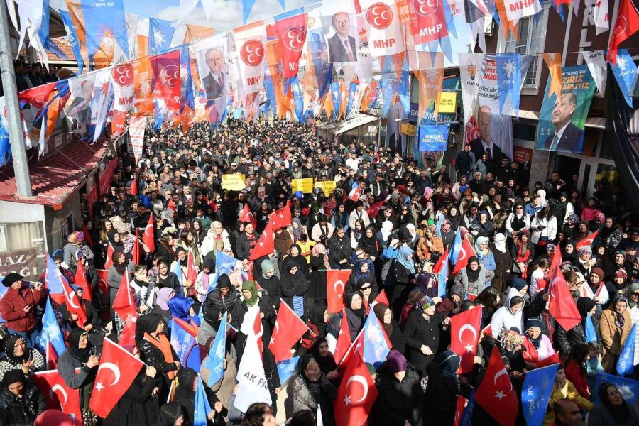 Sarıoğlan’da Coşkulu Kalabalık, Başkan Büyükkılıç’ı Bağrına Bastı