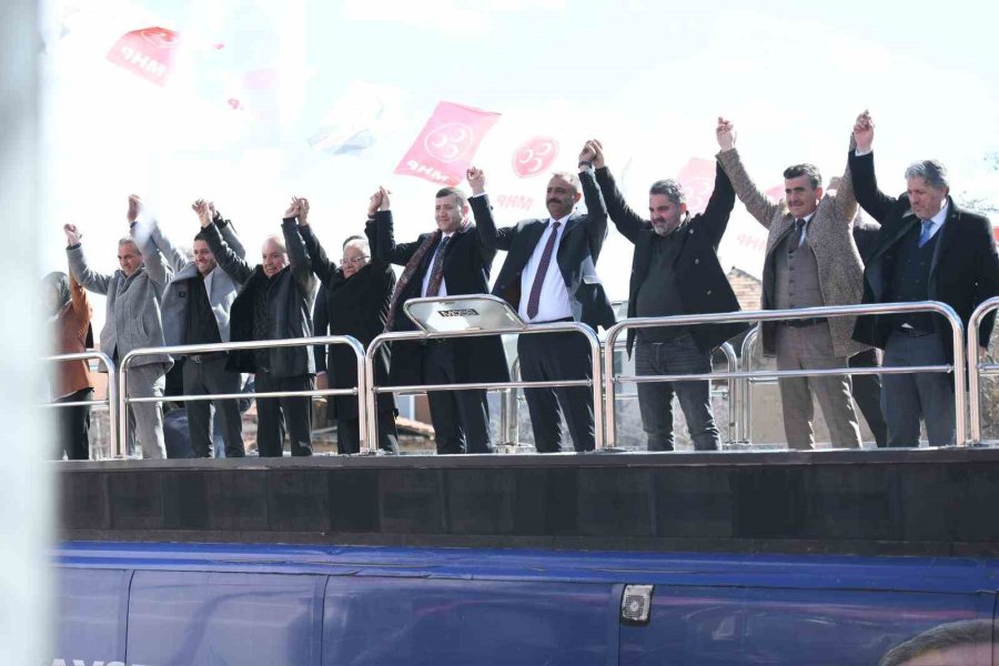 Sarıoğlan’da Coşkulu Kalabalık, Başkan Büyükkılıç’ı Bağrına Bastı