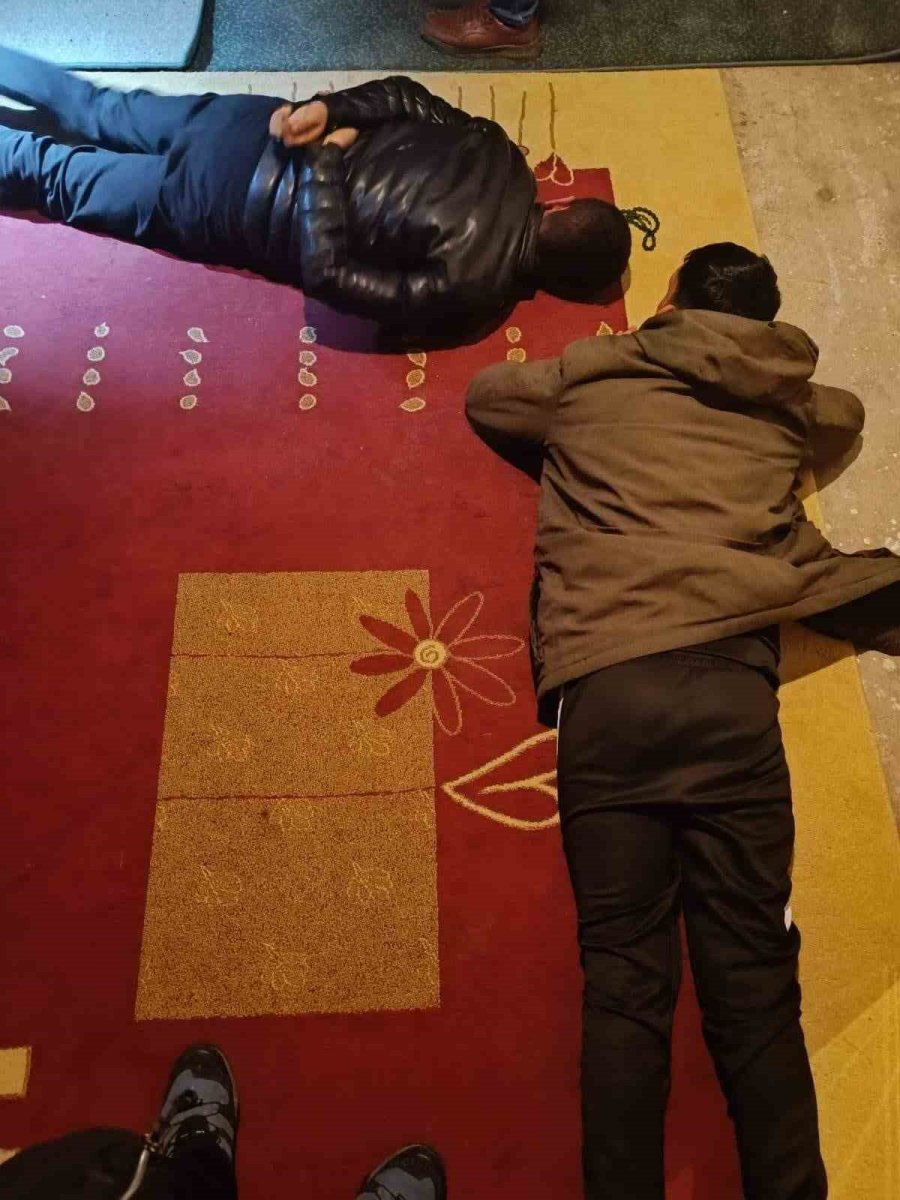 Ekipler 476 Gram Uyuşturucu Madde Ele Geçirdi: 14 Gözaltı