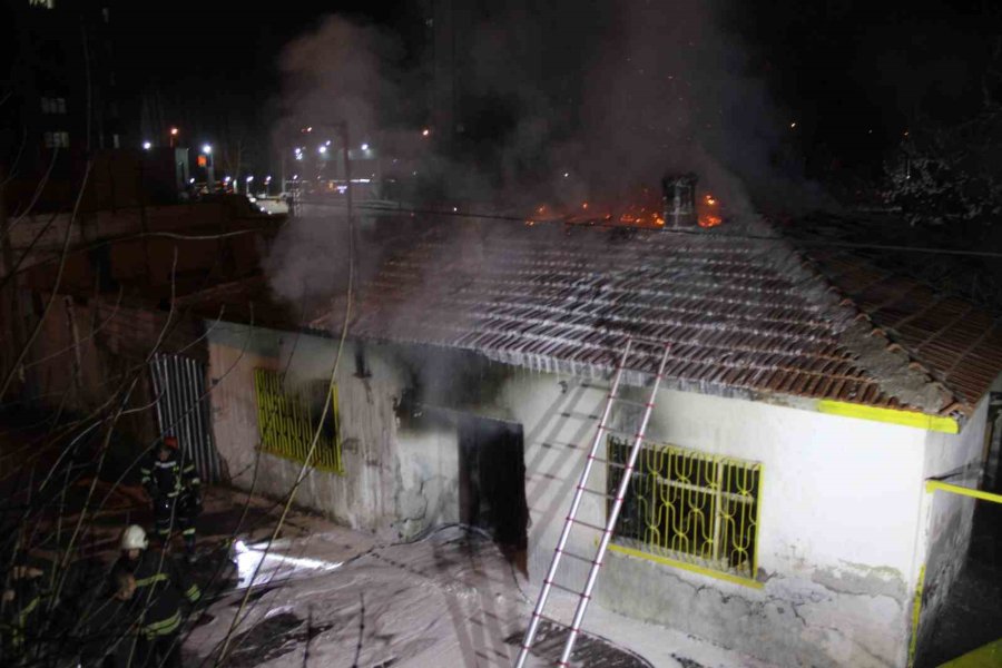 Kayseri’de Müstakil Evde Çıkan Yangın Korkuttu