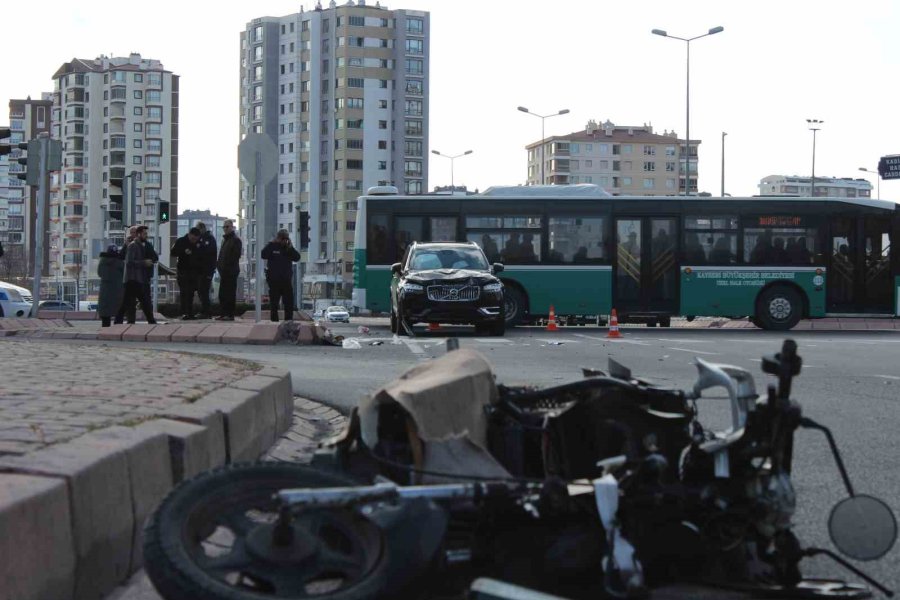 Kayserispor Başkanı Çamlı Kaza Yaptı