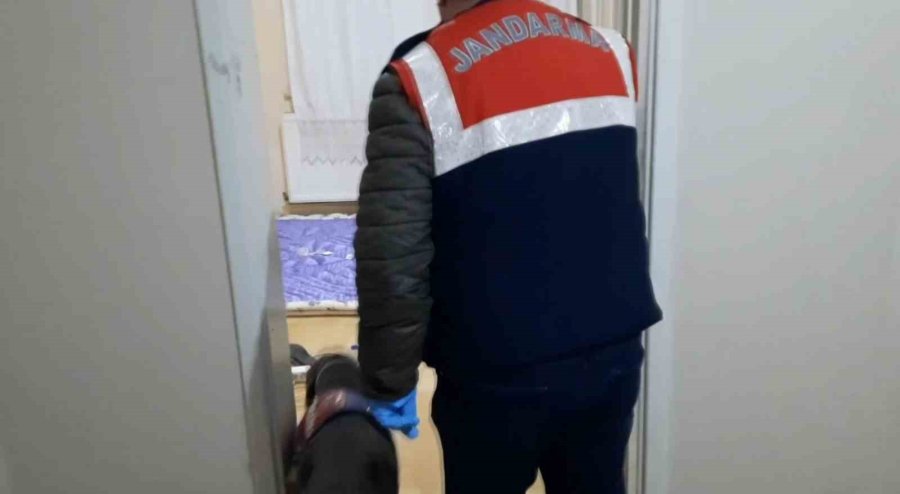 Uyuşturucu Tacirlerine Suçüstü Baskın: 3 Tutuklama