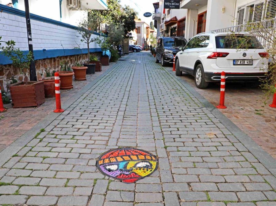 Antalya’nın Rögar Kapaklarına Sanatsal Dokunuş