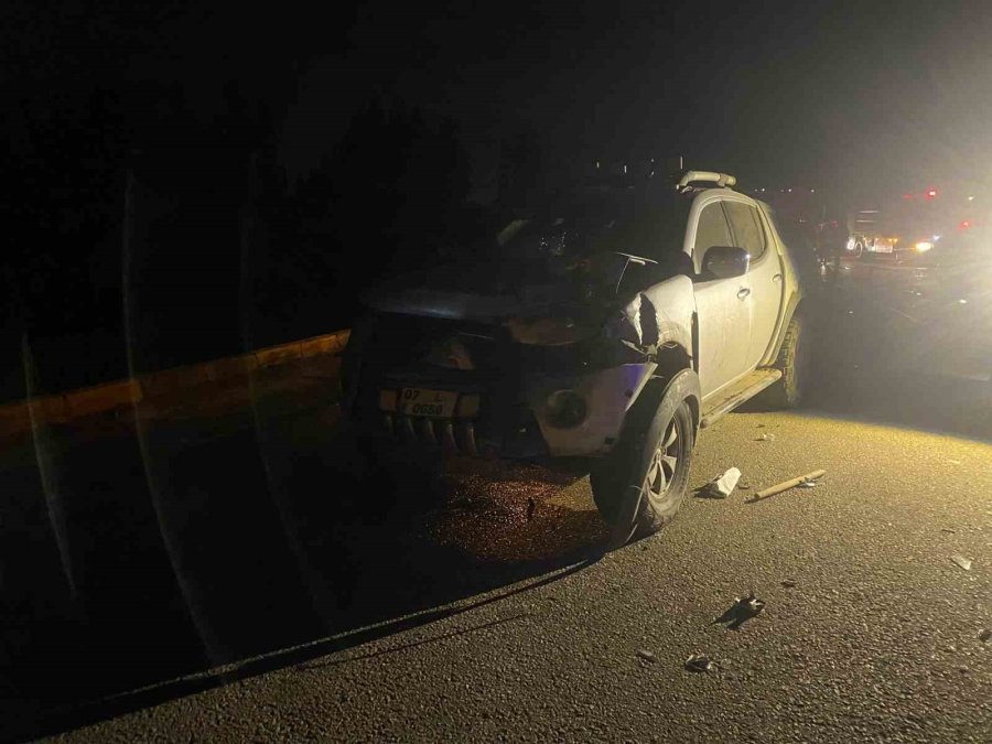 (düzeltme) Antalya’da 3 Aracın Karıştığı Feci Kaza: 3 Ölü