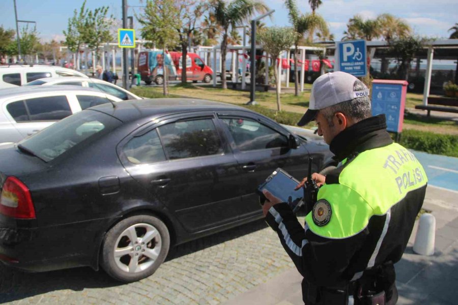 Şahin Timleri Engelli Park Yerini İşgal Eden Sürücülere Acımıyor
