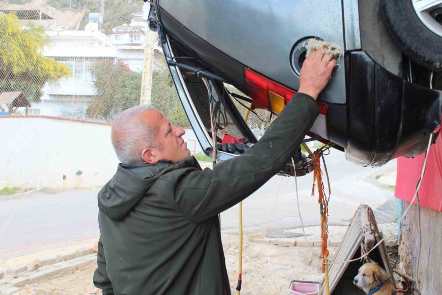 Kazaya Karıştığı İçin Yaşadığı Binanın Duvarına Vinçle Astığı Otomobiline 2 Yıl Ceza Verdi