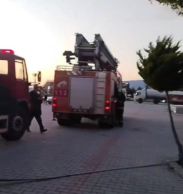 Park Halindeki Kamyon Yandı