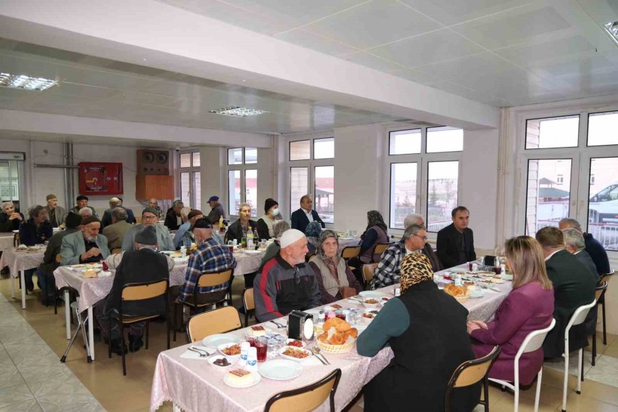 Vali Sarıibrahim, İftarını Huzurevi Sakinleri İle Birlikte Açtı