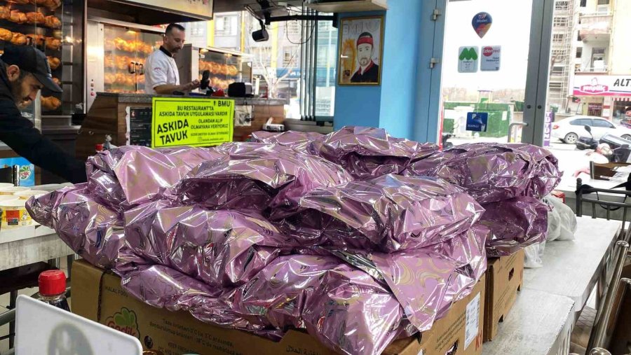 ‘askıda Tavuk’ İle Ailelere İftarlık Hazırlıyor