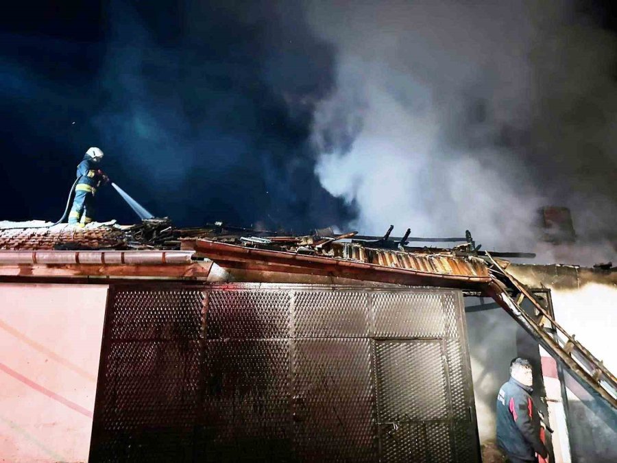 Konya’da Müstakil Evin Garajında Yangın