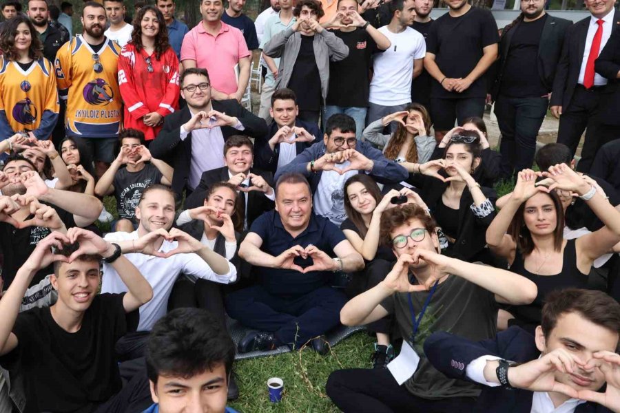 Başkan Böcek: “halkçı Projeler Sürecek”