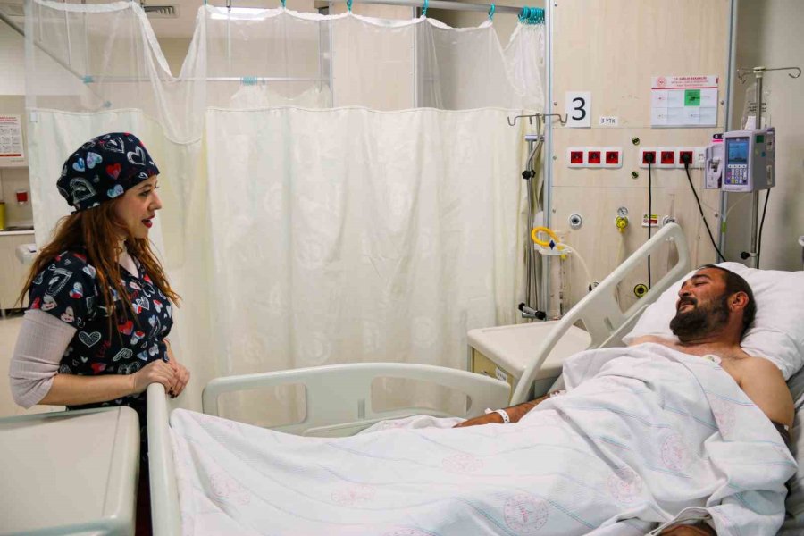 Yaşam Savaşı Ve Sevinç: Yoğun Bakımda Doğum Günü Pastasıyla Gözlerini Açtı