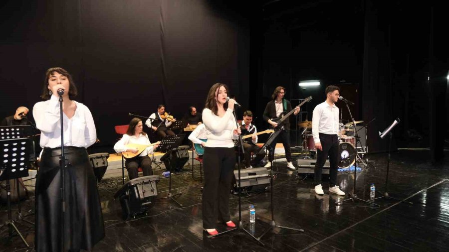 Tıp Öğrencilerinden Müzik Korosu