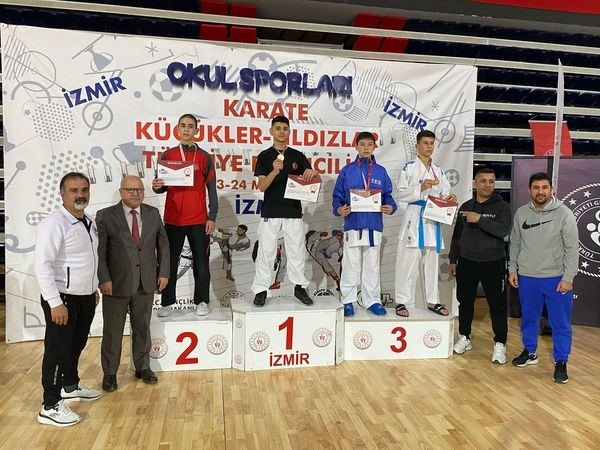 Kayserili Karateciler, İzmir’den 4 Madalya İle Döndü