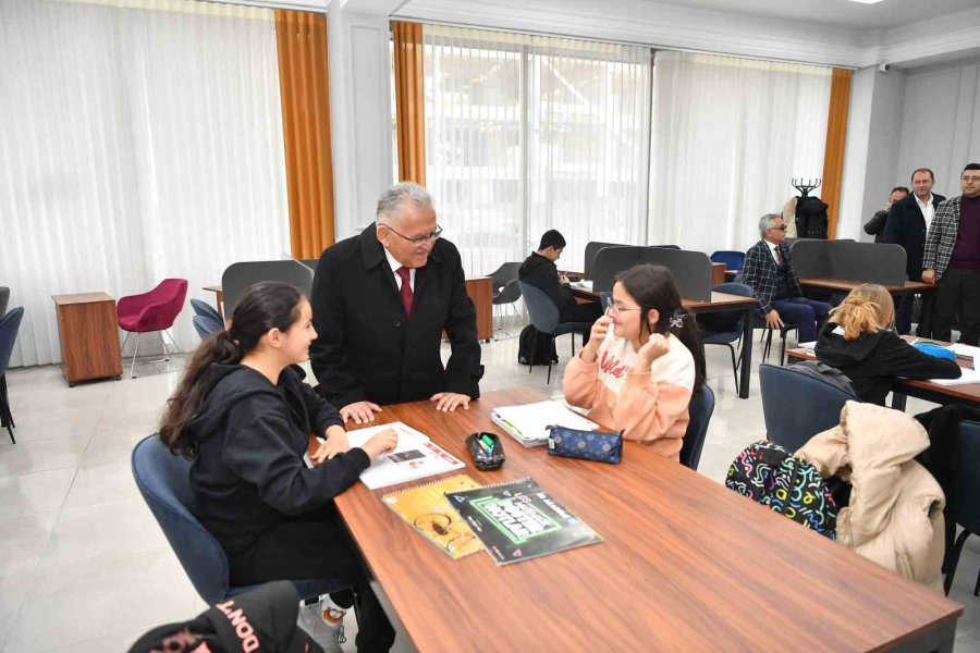 Başkan Büyükkılıç; Kütüphaneler Haftasında Gençlere Bir Kütüphane Daha Hediye Etti