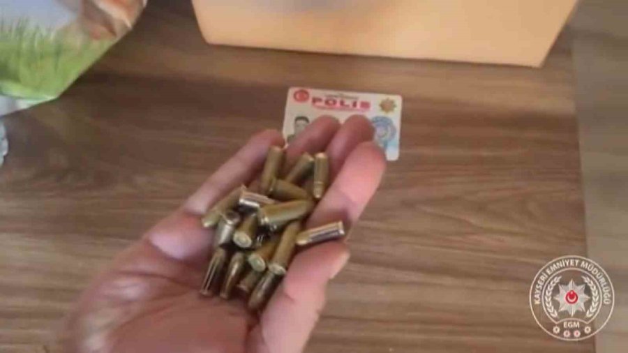 Sahte Polis Kimliği Kullanan Şahıs Yakayı Ele Verdi