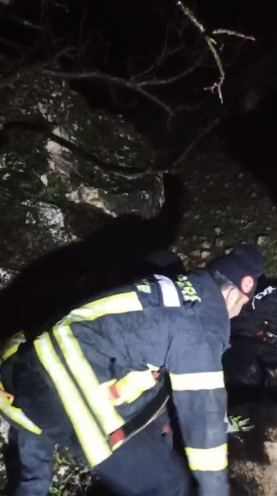 15 Metrelik Kuyuya Düşen İnek, 3 Saatte Kurtarıldı