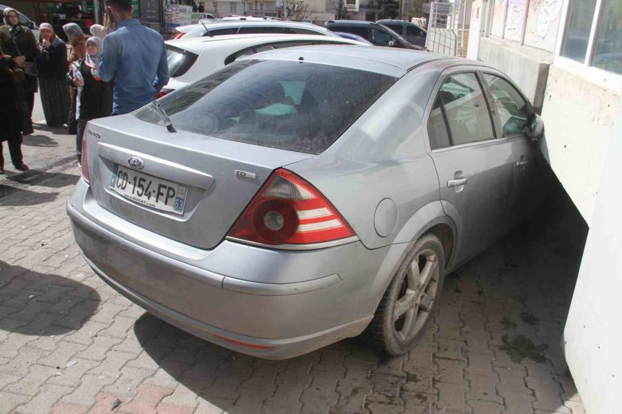 Konya’da 2 Otomobil Çarpıştı: 3 Yaralı