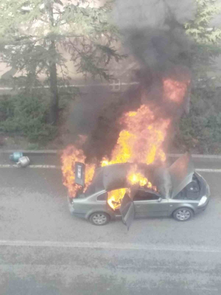 Seyir Halindeki Lpg’li Otomobil Alev Topuna Döndü