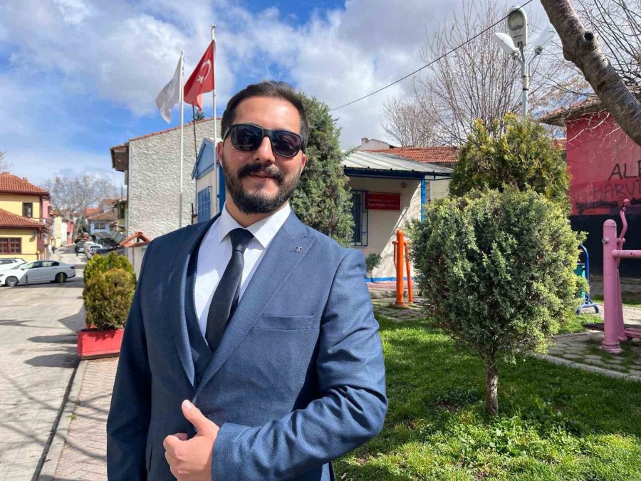 50 Yıllık Muhtarı Genç Aday Emekli Etmeye Çalışacak