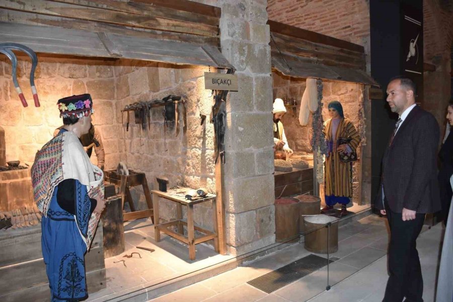 Niğde Kent Müzesi Kapılarını Ziyaretçilere Açıyor