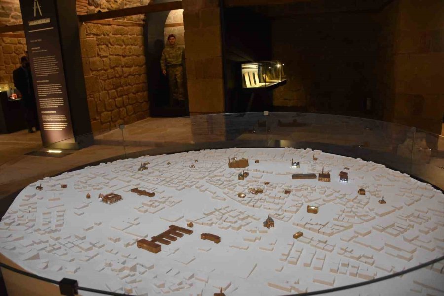 Niğde Kent Müzesi Kapılarını Ziyaretçilere Açıyor